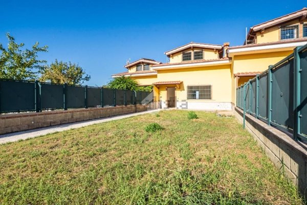 casa indipendente in vendita a Mentana