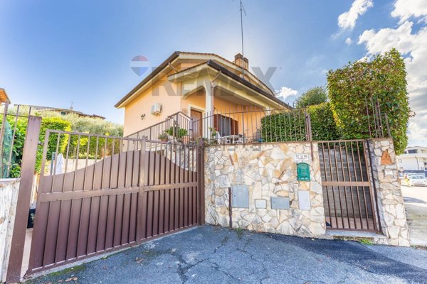 casa indipendente in vendita a Mentana