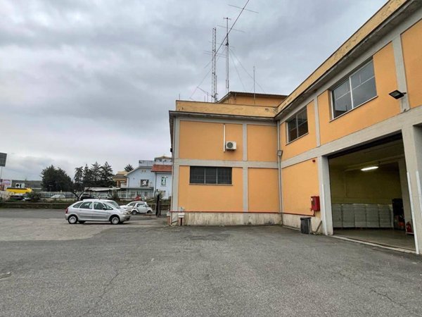locale commerciale in vendita a Monte Compatri in zona Laghetto
