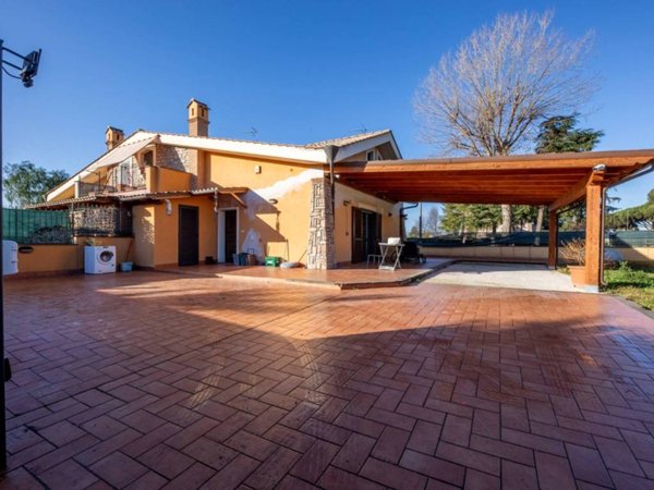casa indipendente in vendita a Monte Compatri in zona Laghetto