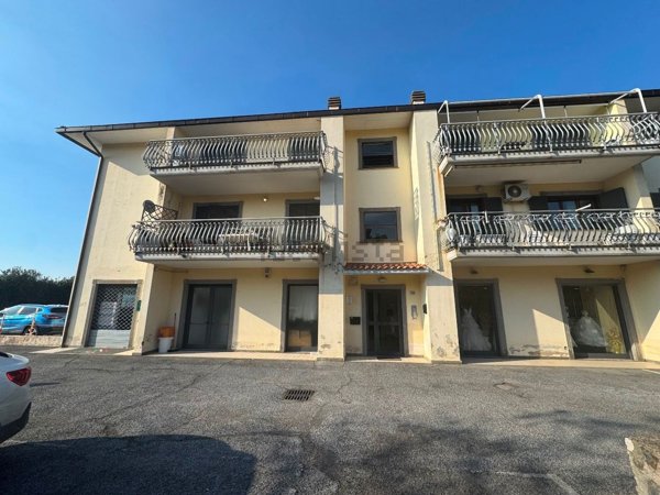 locale commerciale in vendita a Monte Compatri