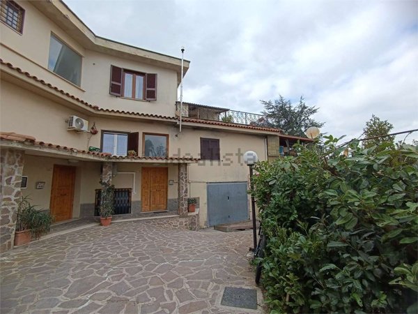 appartamento in vendita a Monte Compatri in zona Laghetto