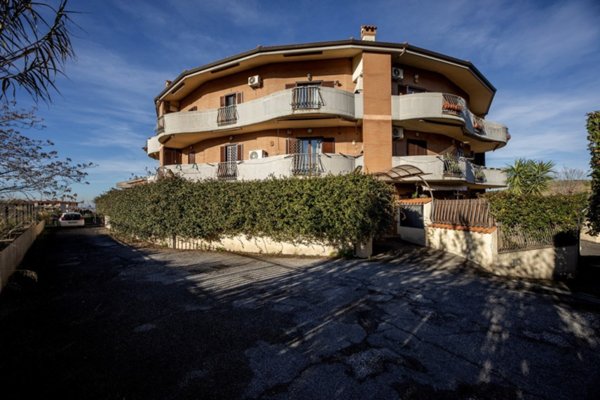 appartamento in vendita a Monte Compatri in zona Laghetto