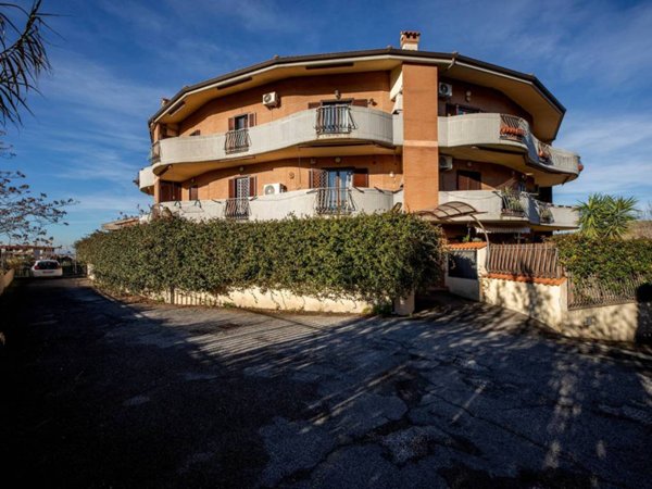 appartamento in vendita a Monte Compatri in zona Laghetto