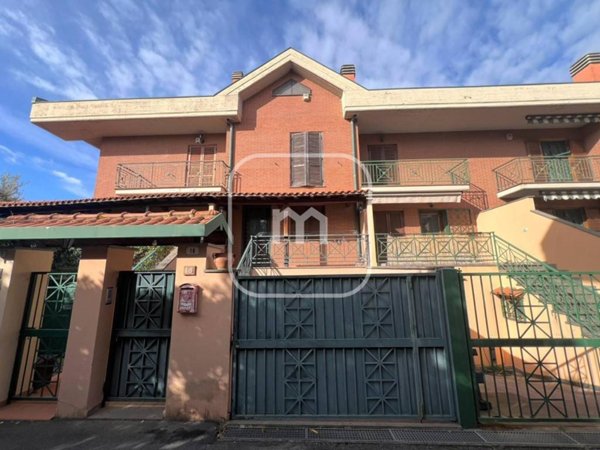 casa indipendente in vendita a Monte Compatri in zona Laghetto