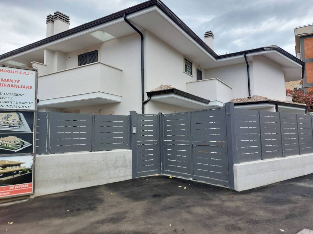 casa indipendente in vendita a Monte Compatri in zona Laghetto