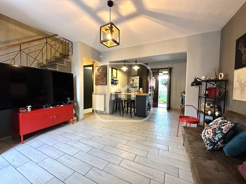 casa indipendente in vendita a Monte Compatri in zona Laghetto