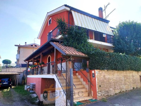 casa indipendente in vendita a Monte Compatri in zona Laghetto