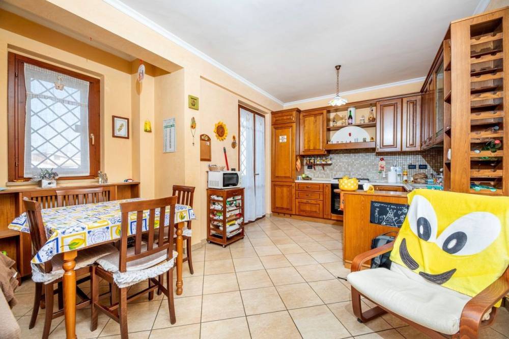 appartamento in vendita a Monte Compatri in zona Laghetto
