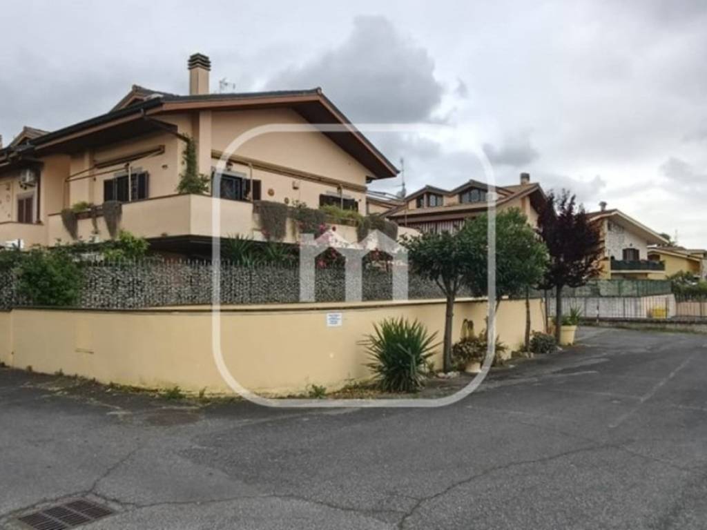 appartamento in vendita a Monte Compatri in zona Laghetto