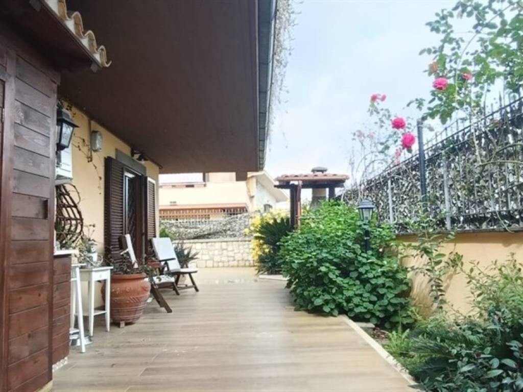 appartamento in vendita a Monte Compatri in zona Laghetto