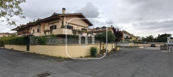 appartamento in vendita a Monte Compatri in zona Laghetto