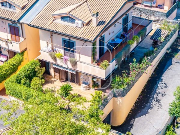 appartamento in vendita a Monte Compatri in zona Laghetto