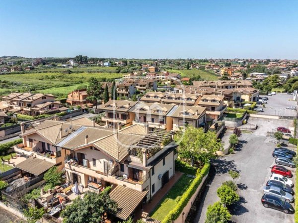 appartamento in vendita a Monte Compatri in zona Laghetto