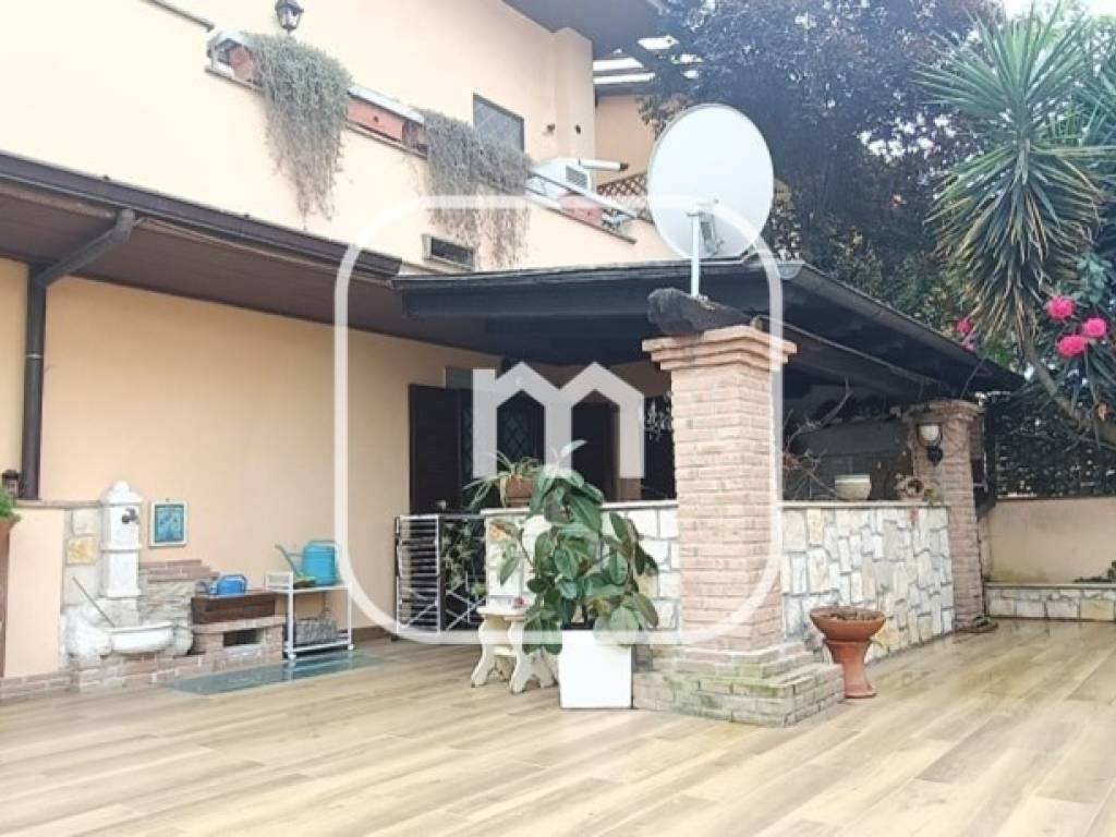 appartamento in vendita a Monte Compatri in zona Laghetto