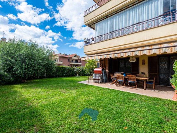 appartamento in vendita a Monte Compatri in zona Laghetto