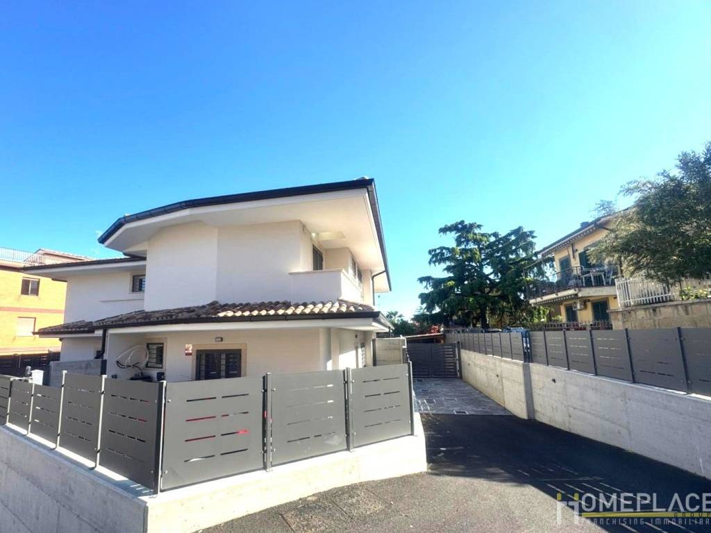 casa indipendente in vendita a Monte Compatri in zona Laghetto