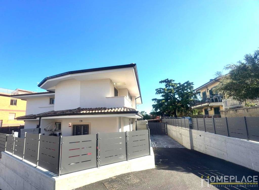 casa indipendente in vendita a Monte Compatri in zona Laghetto