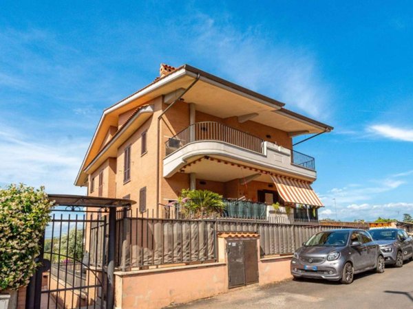 appartamento in vendita a Monte Compatri in zona Laghetto