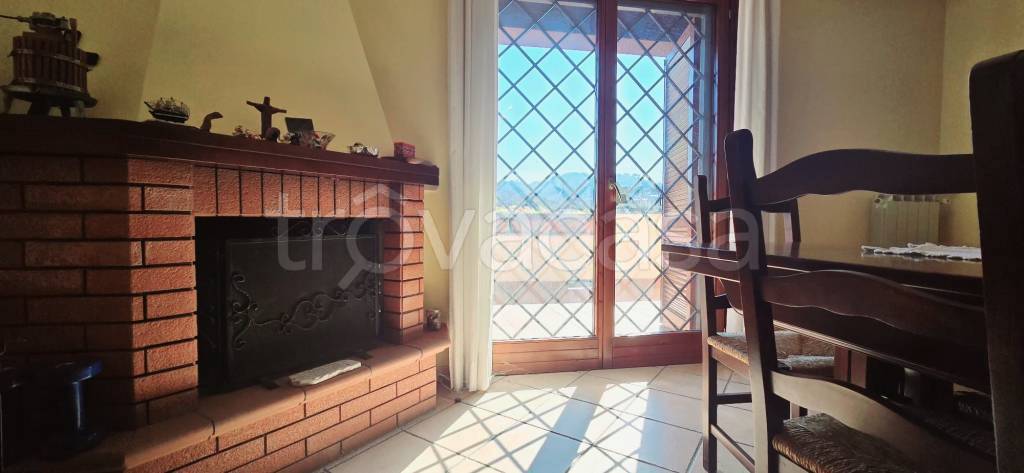 appartamento in vendita a Monte Compatri in zona Laghetto