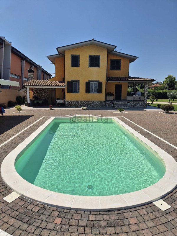 casa indipendente in vendita a Monte Compatri in zona Laghetto