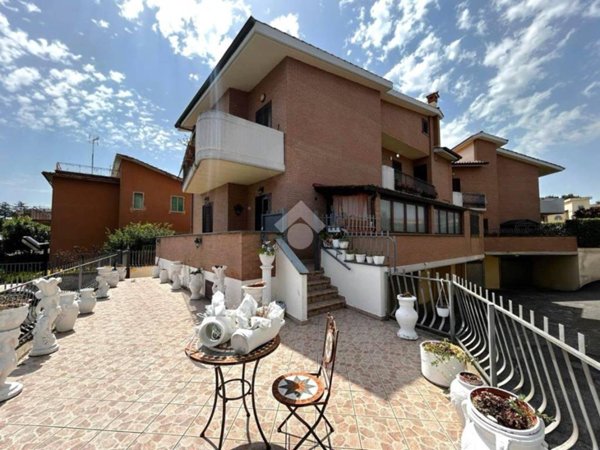 appartamento in vendita a Monte Compatri in zona Laghetto