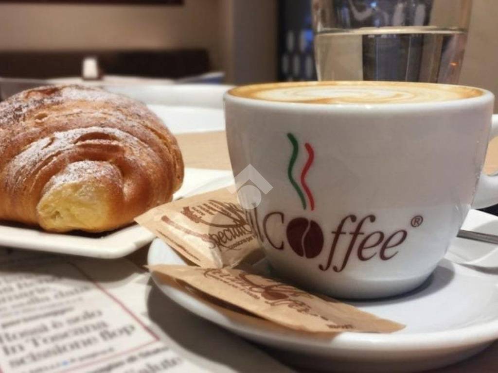 negozio in vendita a Monte Compatri in zona Laghetto