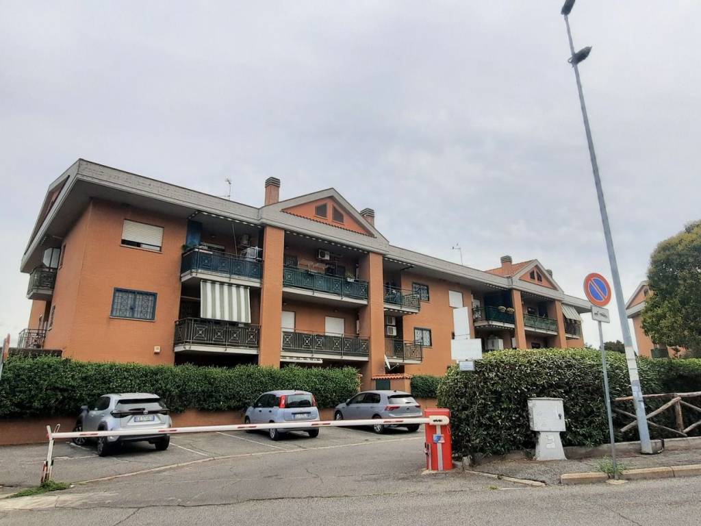 appartamento in vendita a Monte Compatri in zona Laghetto