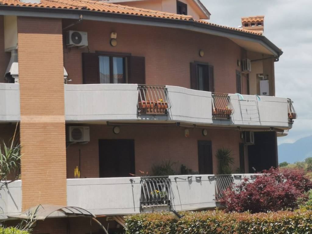 appartamento in vendita a Monte Compatri in zona Laghetto
