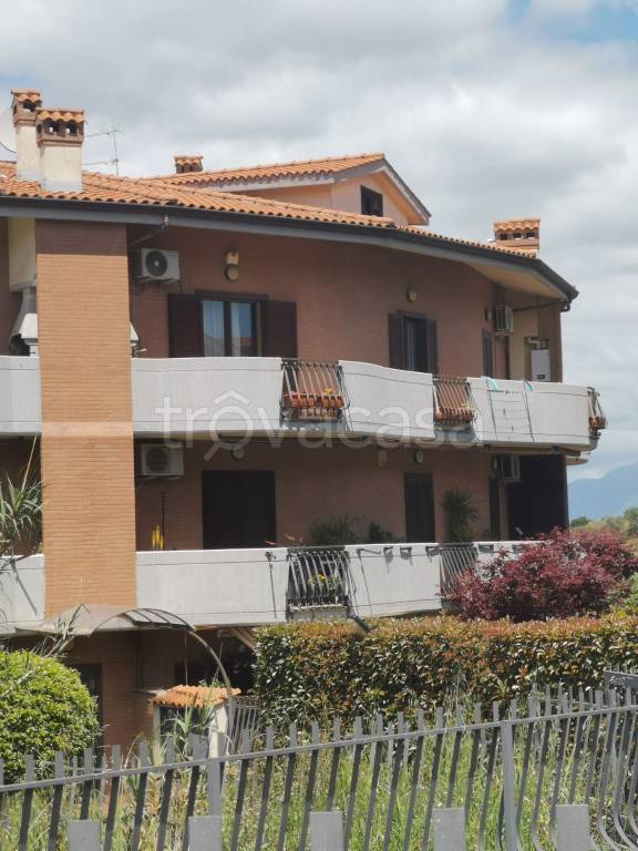 appartamento in vendita a Monte Compatri in zona Laghetto