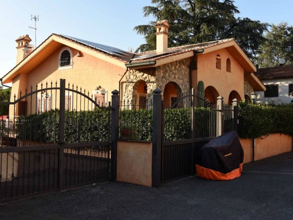 casa indipendente in vendita a Monte Compatri in zona Laghetto