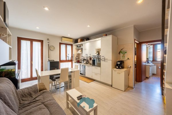 appartamento in vendita a Monte Compatri in zona Laghetto