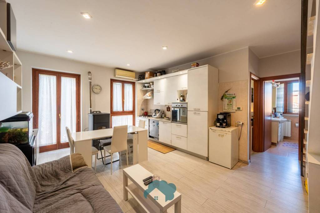 appartamento in vendita a Monte Compatri in zona Laghetto