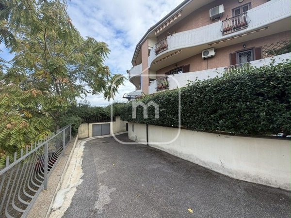 appartamento in vendita a Monte Compatri in zona Laghetto