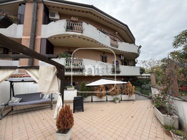 appartamento in vendita a Monte Compatri in zona Laghetto