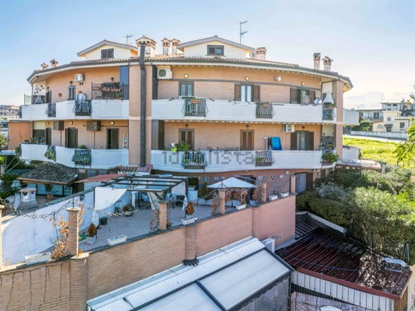 appartamento in vendita a Monte Compatri in zona Laghetto