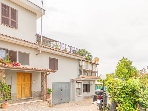 appartamento in vendita a Monte Compatri in zona Laghetto