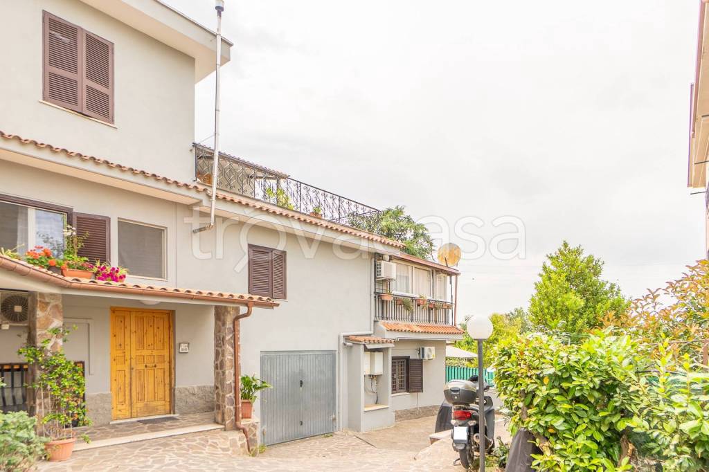 appartamento in vendita a Monte Compatri in zona Laghetto