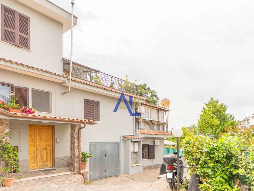 appartamento in vendita a Monte Compatri in zona Laghetto