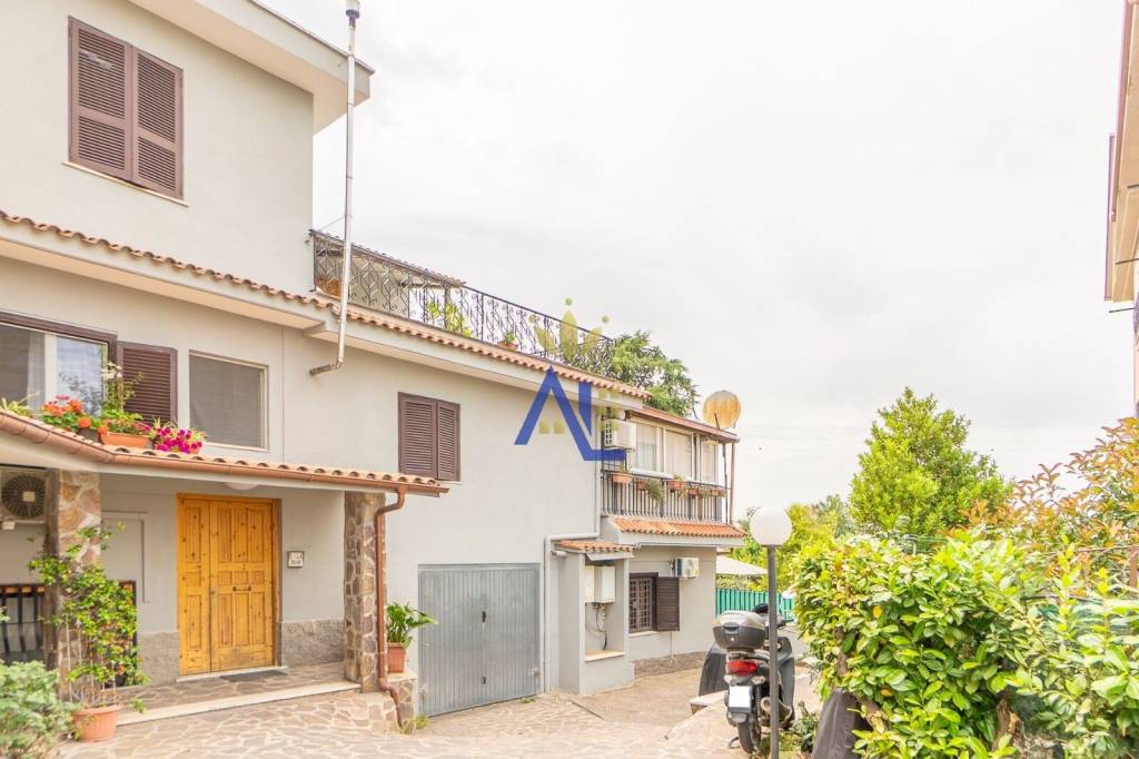 appartamento in vendita a Monte Compatri in zona Laghetto