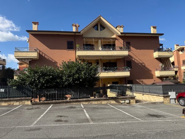 appartamento in vendita a Monte Compatri in zona Laghetto