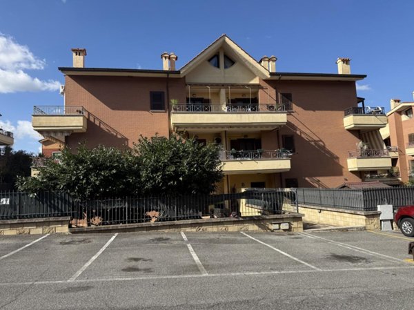 appartamento in vendita a Monte Compatri in zona Laghetto