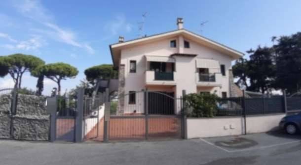 appartamento in vendita a Monte Compatri in zona Laghetto