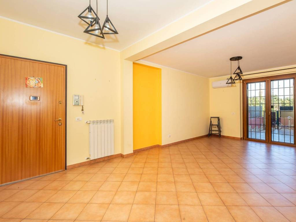 appartamento in vendita a Monte Compatri in zona Laghetto