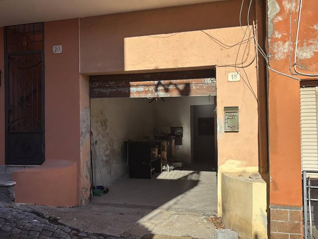 locale commerciale in vendita a Monte Compatri