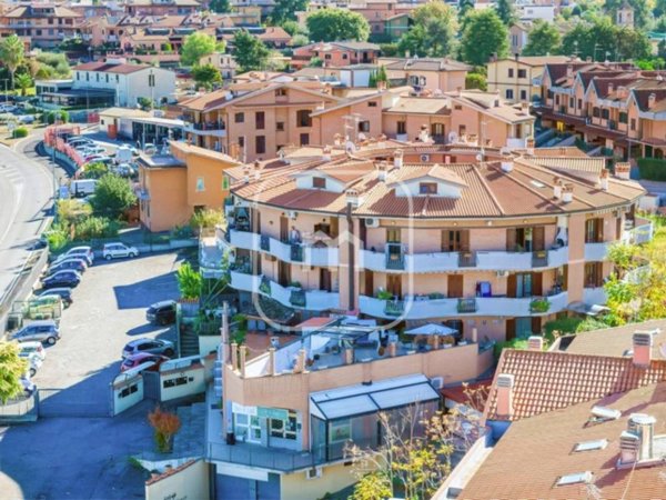 appartamento in vendita a Monte Compatri in zona Laghetto