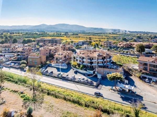 appartamento in vendita a Monte Compatri in zona Laghetto