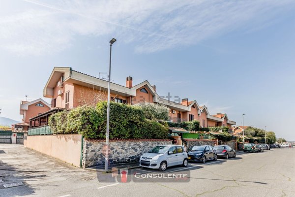casa indipendente in vendita a Monte Compatri in zona Laghetto
