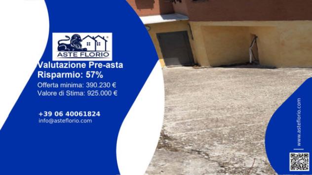 locale commerciale in vendita a Monte Compatri in zona Laghetto