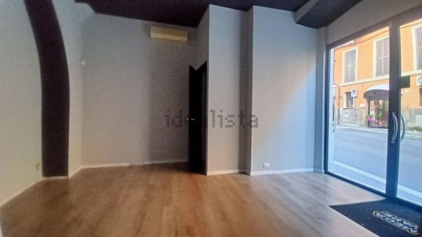 locale commerciale in vendita a Monte Compatri